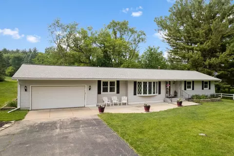 w8748 Pine Hollow Road, Poynette, WI 53955