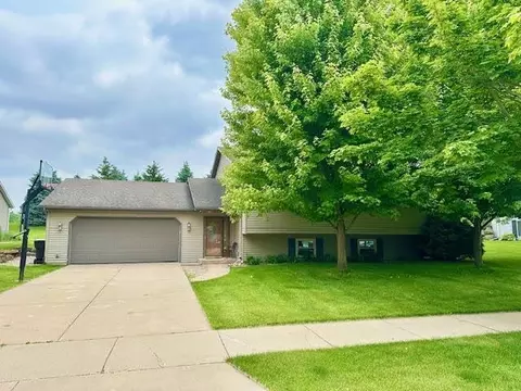 6708 Windsor Ridge Ln, Windsor, WI 53598