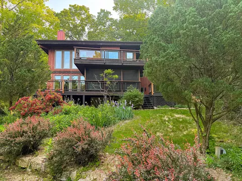 5362 Mahocker Rd, Mazomanie, WI 53560