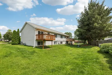 609-611 Eagle Crest Ct, Prairie Du Sac, WI 53578