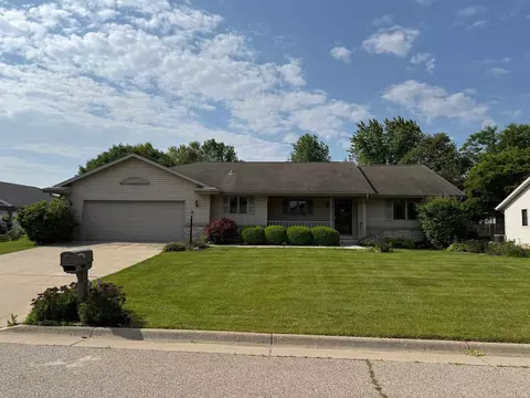 4202 Greenbriar Dr, Janesville, WI 53546