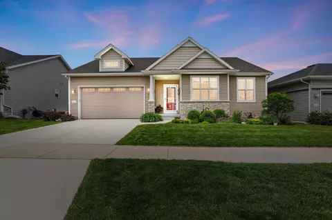 1822 Pipers Brook Dr, Madison, WI 53718