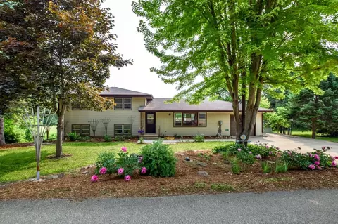 5802 Woodland Dr, Waunakee, WI 53597