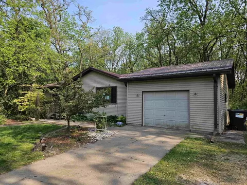 215 E 7th St, Westfield, WI 53964