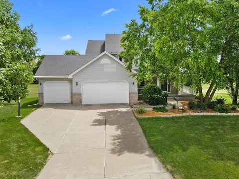 620 Cottage Ct, Cottage Grove, WI 53527