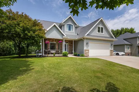 816 Chickadee Dr, Cambridge, WI 53523