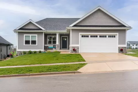 813 Valley Rd, Dane, WI 53529