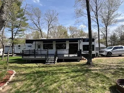 105 Fawn Dr, Oxford, WI 53952