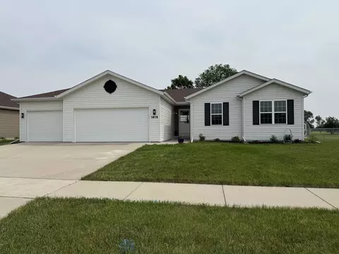 1615 Prairie Knoll Dr, Janesville, WI 53546