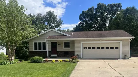 707 W Ladd Ln, Edgerton, WI 53534