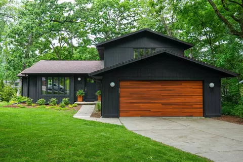 1514 Deerwood Dr, Madison, WI 53716