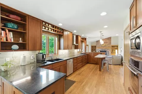 26 Maple Valley Ct, Madison, WI 53719
