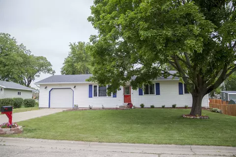216 W Valley St, Dodgeville, WI 53533
