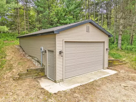 s1366 East Redstone Drive, La Valle, WI 53941