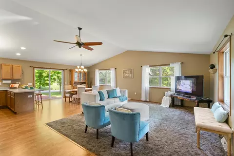 w7900 Loveland Road, Poynette, WI 53955