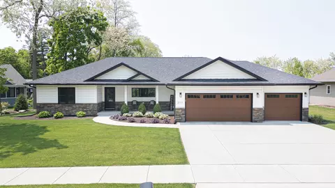 3717 White Pine Dr, Janesville, WI 53545