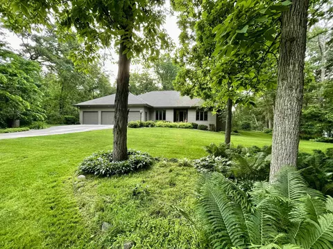 3301 W Forest Ln, Janesville, WI 53545