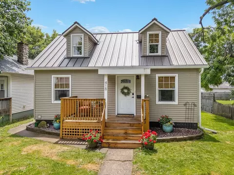 418 6th St, Baraboo, WI 53913