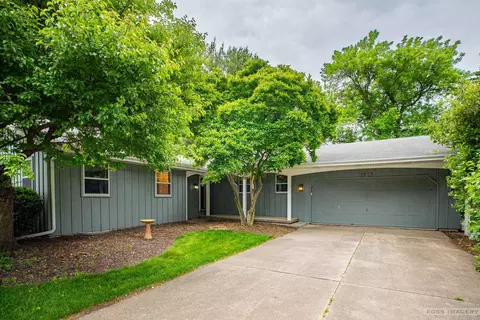1813 Countryside Dr, Middleton, WI 53562