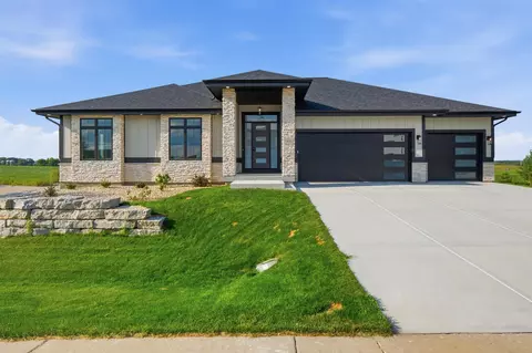 5836 Golden Guernsey Ct, Waunakee, WI 53597