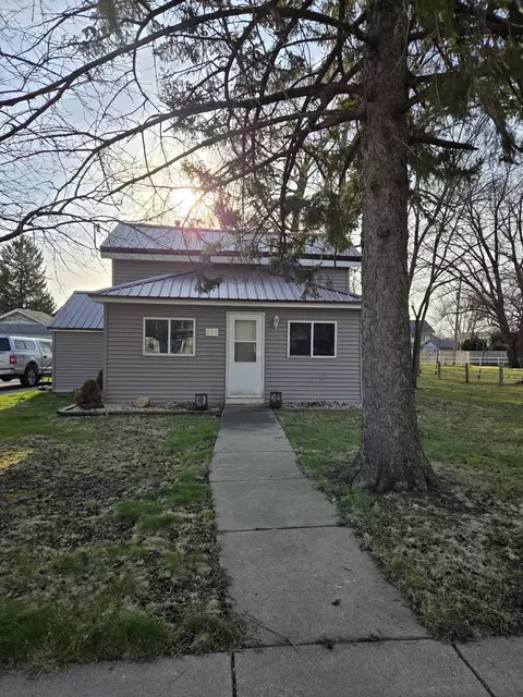 230 S Gilbert St, Footville, WI 53537