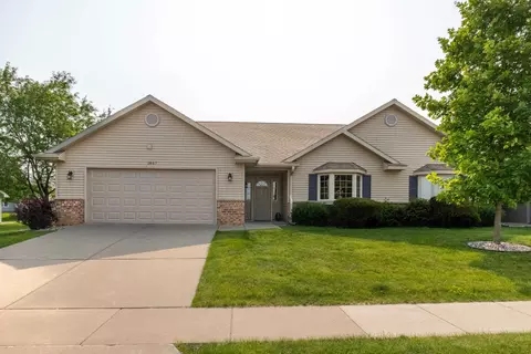 1467 Cody Pkwy, Platteville, WI 53818
