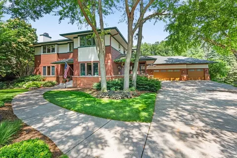 5870 Persimmon Dr, Fitchburg, WI 53711