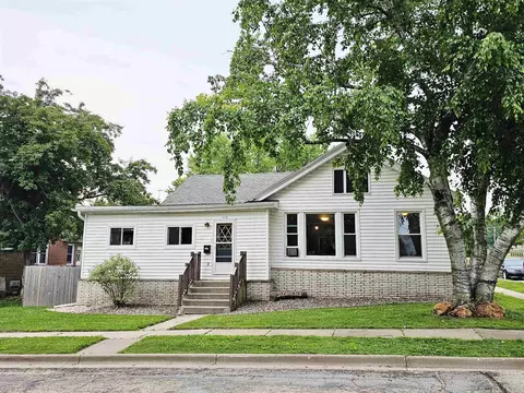 114 N Level St, Dodgeville, WI 53533