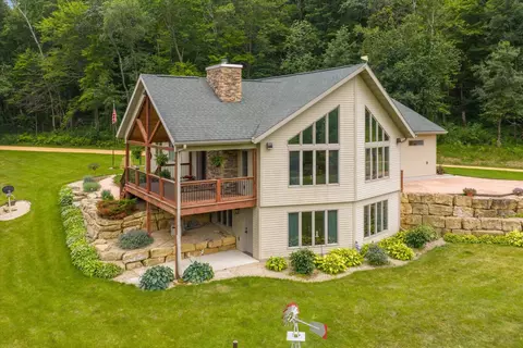 4198 Wilson Rd, Dodgeville, WI 53533