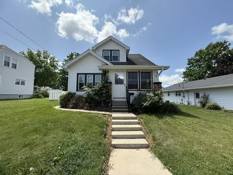 810 10th St, Monroe, WI 53566