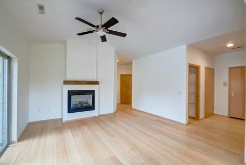 1140 E Dayton St #205, Madison, WI 53703