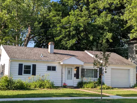 824 W South St, Stoughton, WI 53589