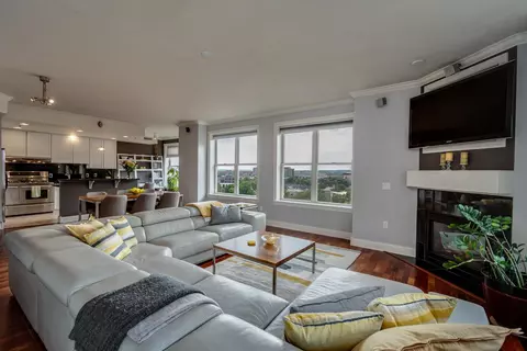 360 W Washington Ave #815, Madison, WI 53703