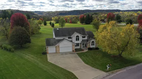 38630 Golf View Dr, Prairie Du Chien, WI 53821