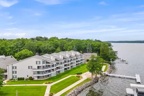 W1400 Spring Grove #102, Ripon, WI 54971