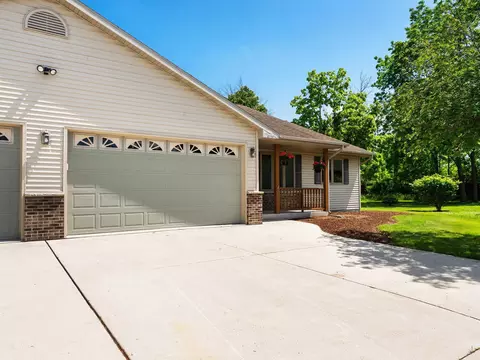 3707 Limestone Ct, Sheboygan, WI 53083