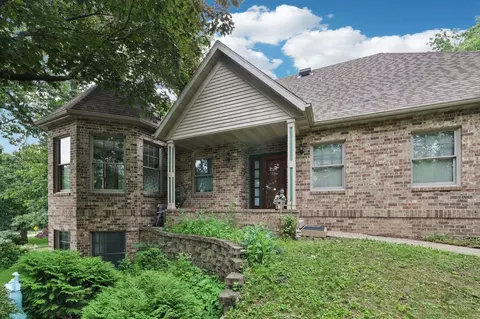 w9084 Lakeview Drive, Cambridge, WI 53523