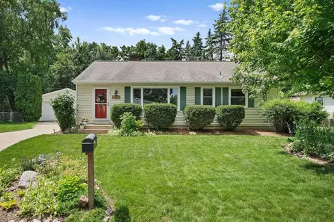 5325 Oak Crest Pl, Madison, WI 53705