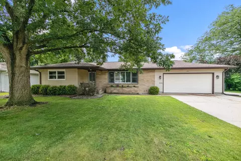 1812 W Rugby Rd, Janesville, WI 53545