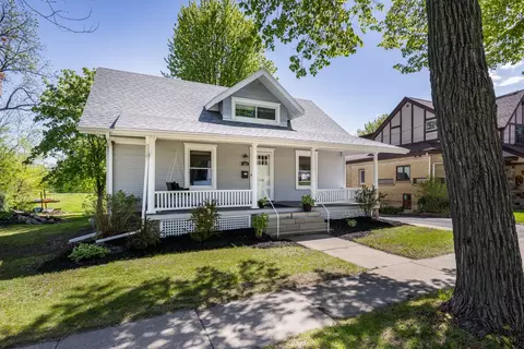 324 W Edgewater St, Portage, WI 53901