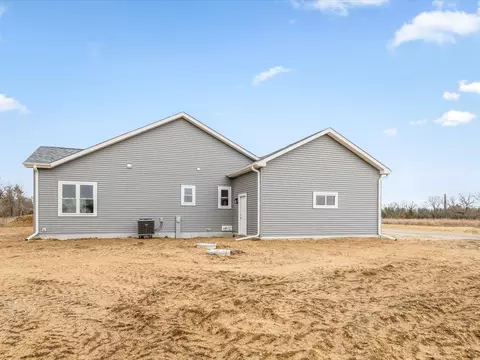 Exterior - 3286 W Prairie Grove Ln, Beloit, WI 53511 photo 5 of 10