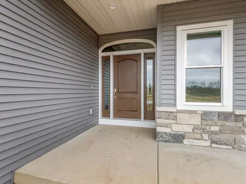 Exterior - 3286 W Prairie Grove Ln, Beloit, WI 53511 photo 4 of 10