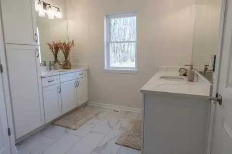 Bath - 3286 W Prairie Grove Ln, Beloit, WI 53511 photo 3 of 4