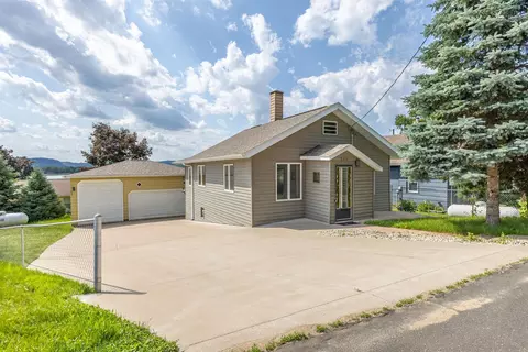 302 Walnut St, Genoa, WI 54632