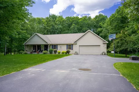 n3575 Oak Hill Estate North, Mauston, WI 53948