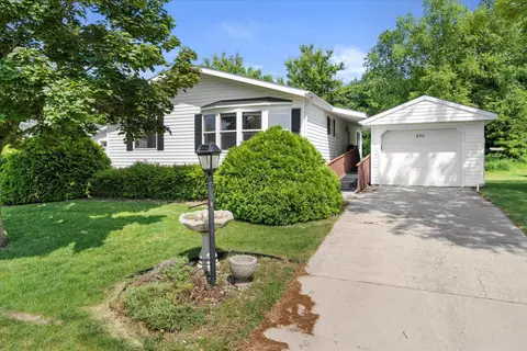 658 Park Ridge Rd, Waterford, WI 53185