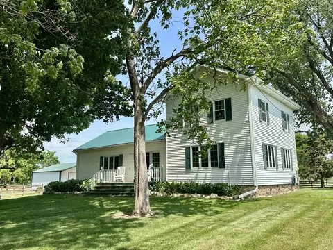 n8786 County Road F, Berlin, WI 54923