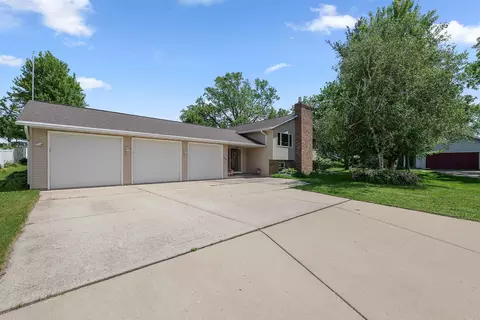 358 Meadow Ln, Juneau, WI 53039