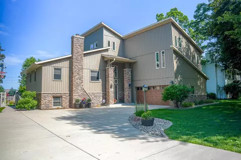 530 Winnebago Ave, Portage, WI 53901