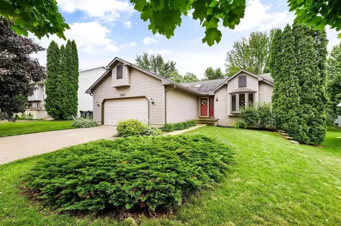 1747 Cornwall Cir, Sun Prairie, WI 53590